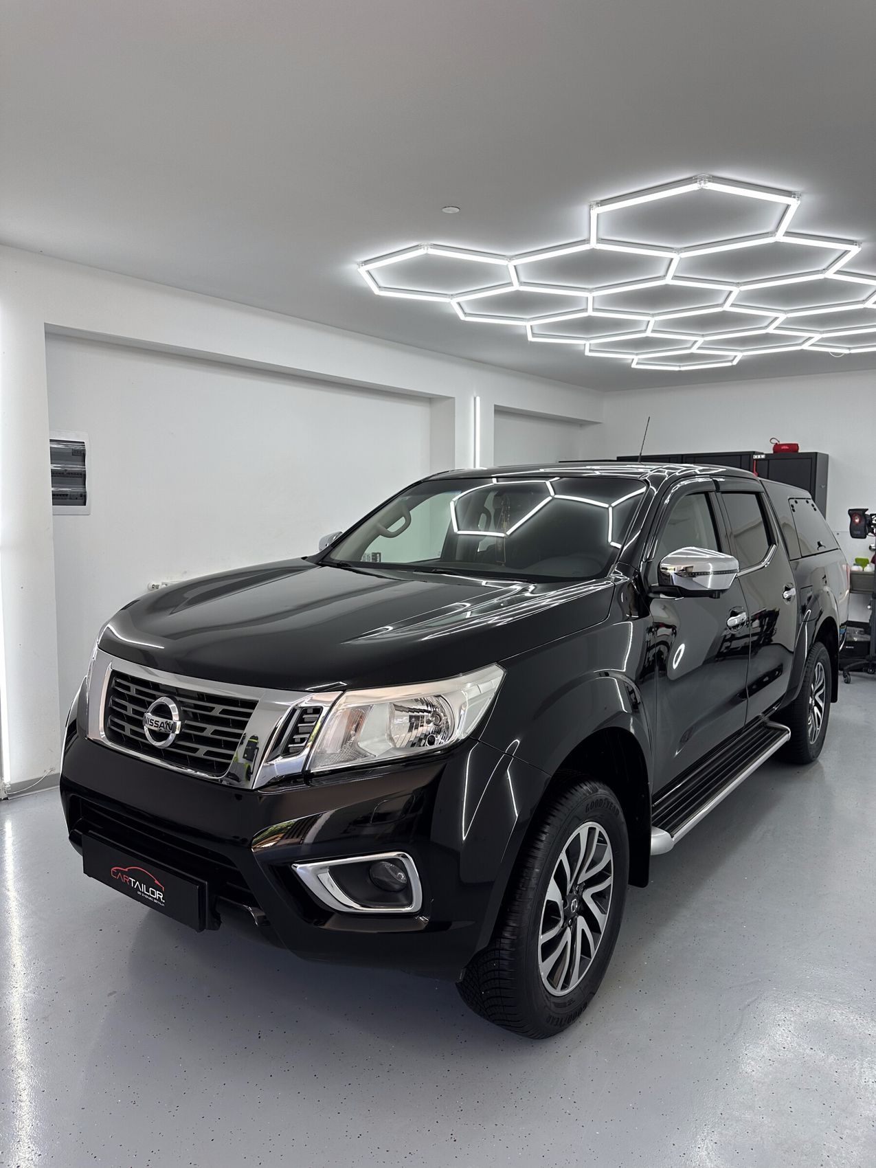 Nissan Navara u Car Tailor boksu.