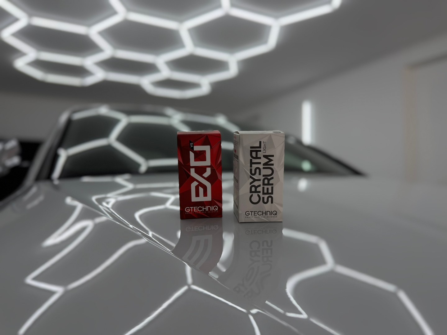 Gtechniq EXO V5 i Crystal Serum Light u Car Tailor studiju.